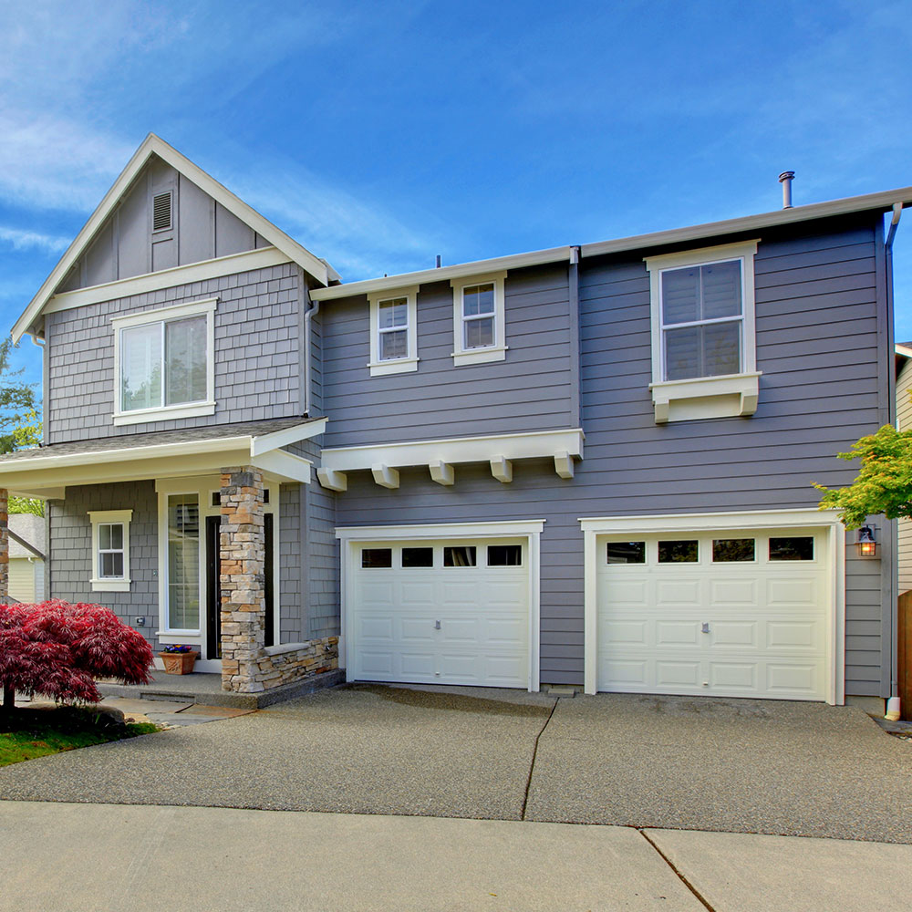 House with 2 garage doors House with 2 garage doors